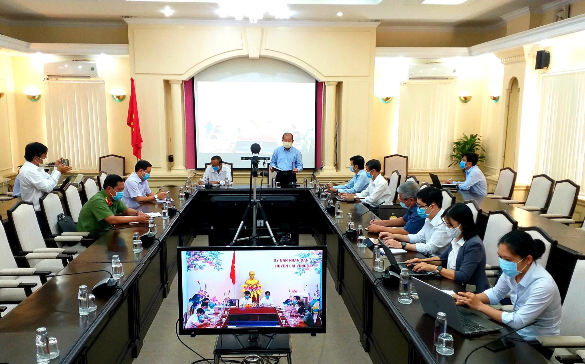 Đồng Tháp họp khẩn triển khai phương án phòng, chống dịch Covid-19